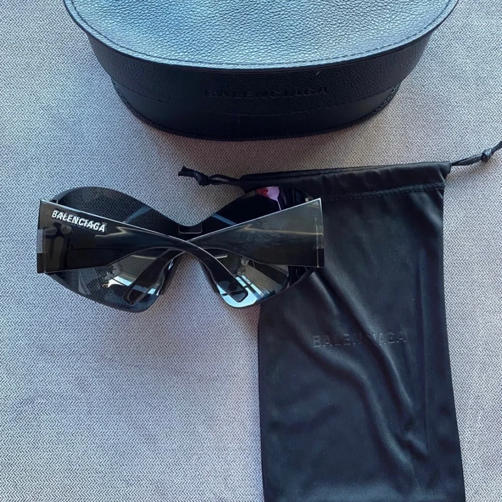 Balenciaga Mask Butterfly Sunglasses - Picture 6 of 14